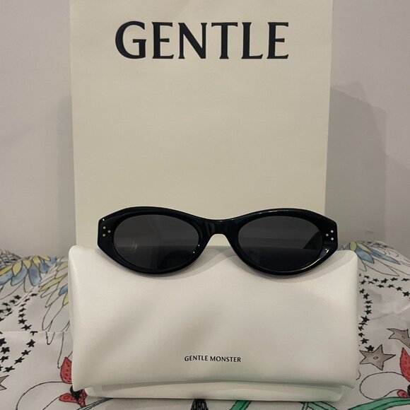 Gentle Monster Statement Black Sunnies Gold Hardware – Viral Style